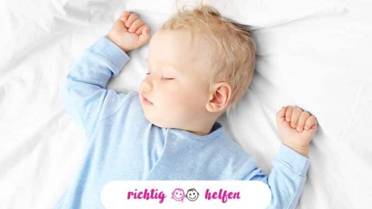 Baby macht Geräusche im Schlaf